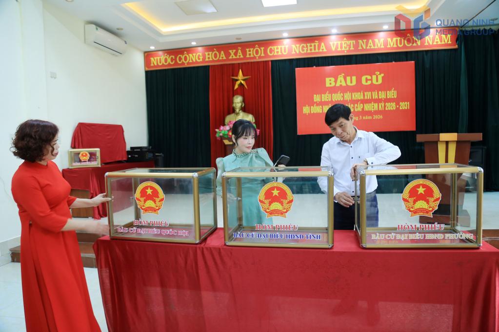 Các tổ bầu cử tại các khu vực bỏ phiếu tích cực